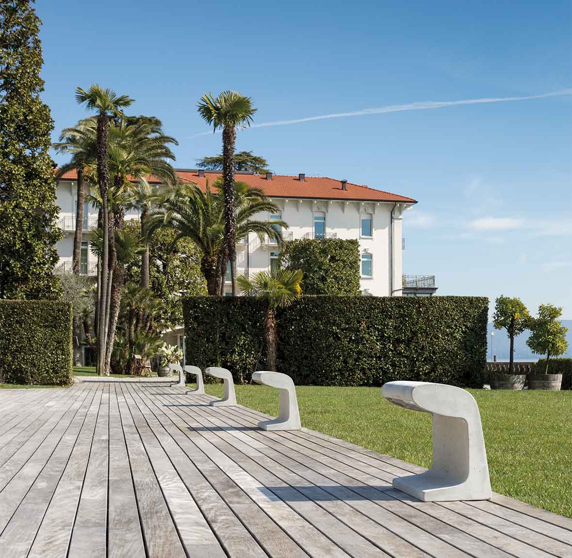 Borne Bèton Grande Floor Lamp by Nemo Floor Lamps